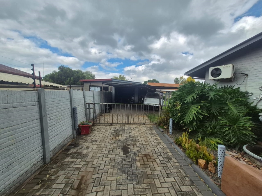 3 Bedroom Property for Sale in Oos Einde North West